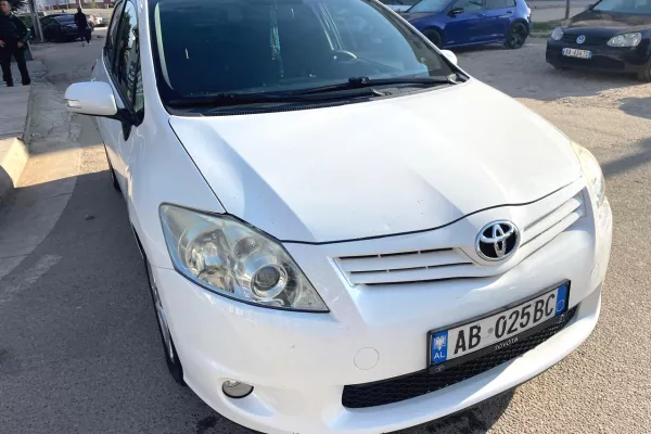 Auto in Vendita a Tirana, Toyota, 2011 Diesel,Kambio Manual Pagamento 5,900  Euro.