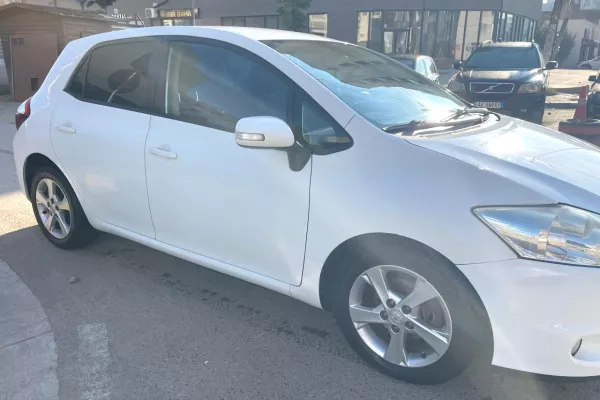 Auto in Vendita a Tirana, Toyota, 2011 Diesel,Kambio Manual Pagamento 5,900  Euro.