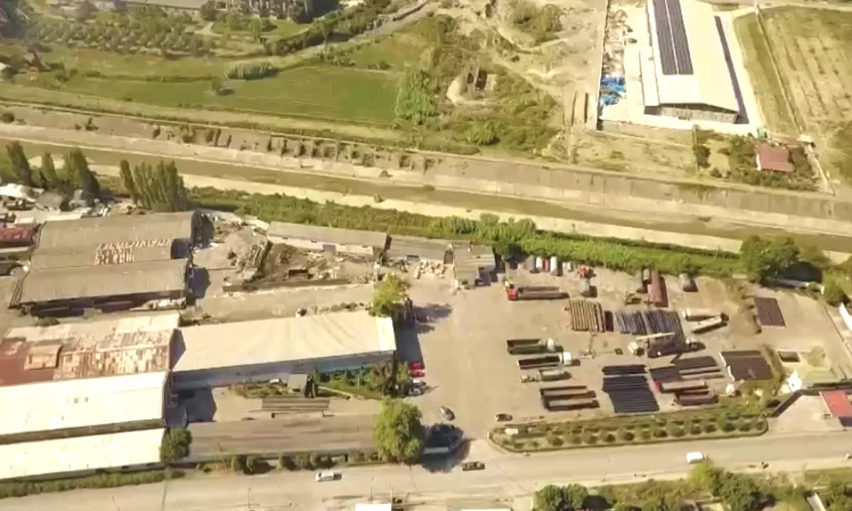 Jepen magazina me qera