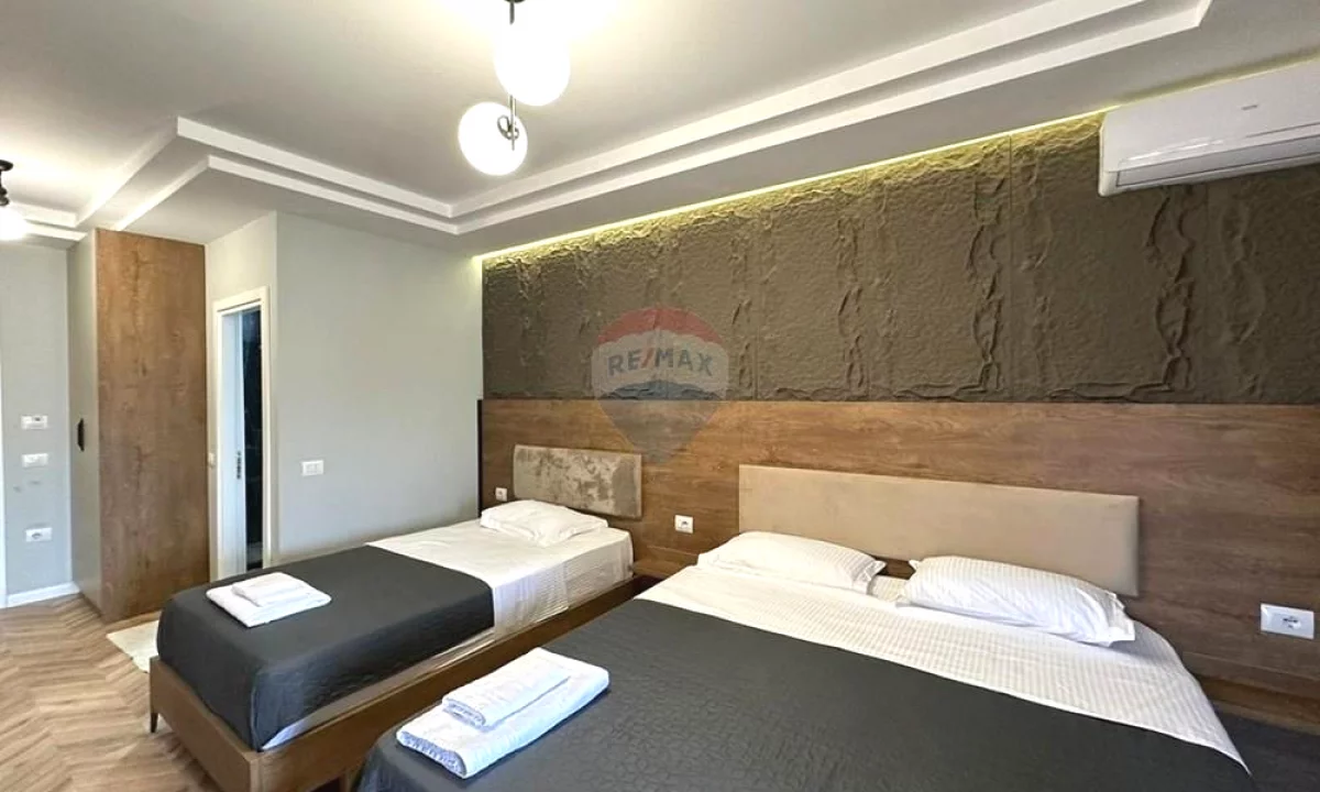 Shtepi ne shitje Apartament ne Tirane, 1+1, Mobilimi E mobiluar, Pagesa 180,000  Euro.