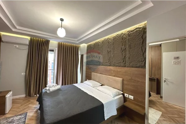 Shtepi ne shitje Apartament ne Tirane, 1+1, Mobilimi E mobiluar, Pagesa 180,000  Euro.