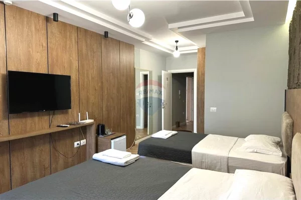 Shtepi ne shitje Apartament ne Tirane, 1+1, Mobilimi E mobiluar, Pagesa 180,000  Euro.