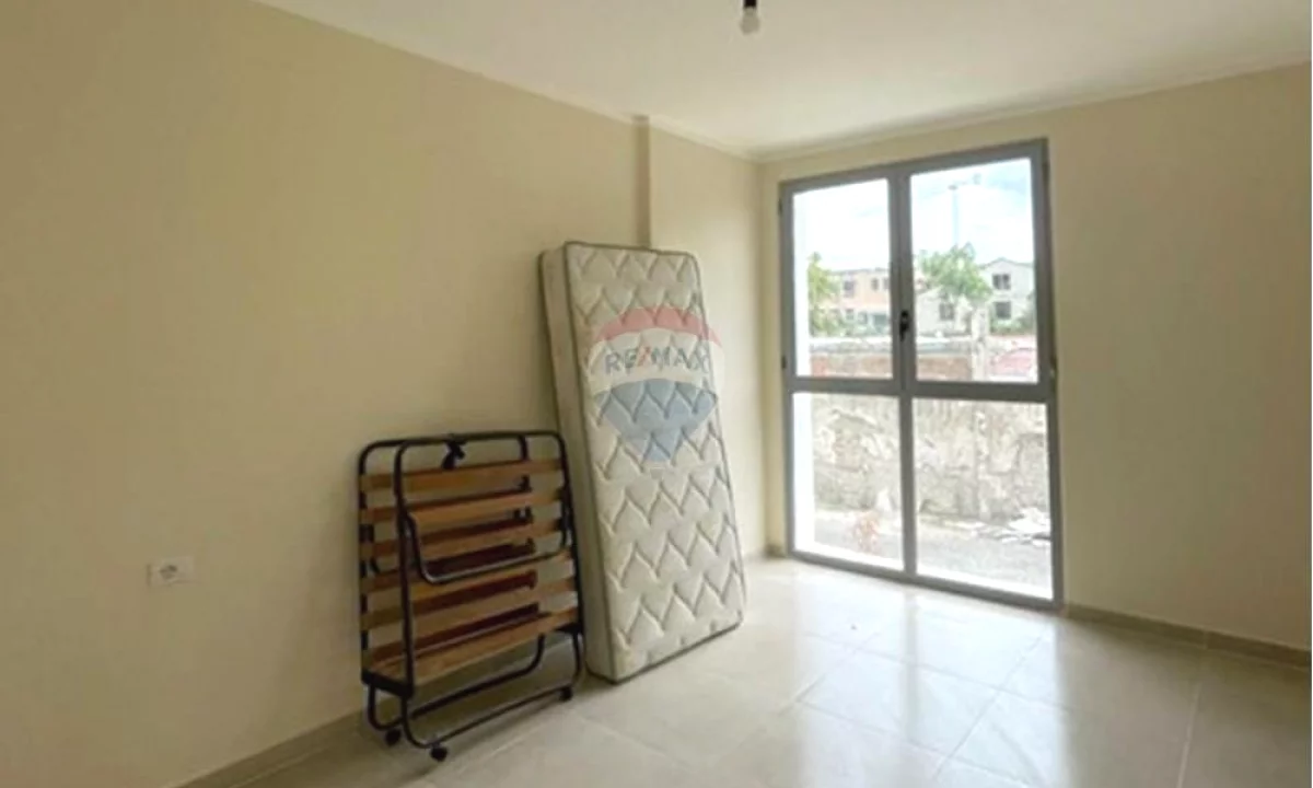 Shtepi me qera Apartament ne Tirane, 2+1, Mobilimi Pjeserisht e mobiluar, Pagesa 43,000  Leke.