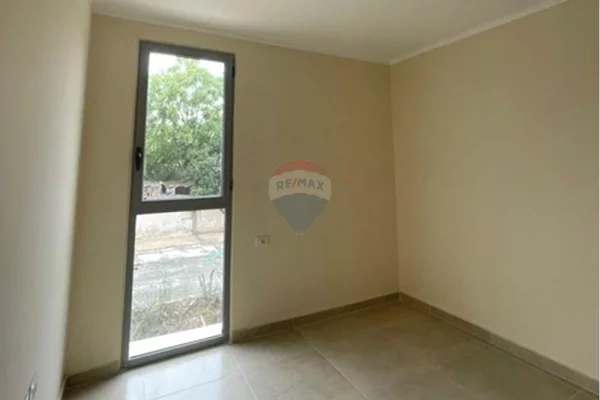 Shtepi me qera Apartament ne Tirane, 2+1, Mobilimi Pjeserisht e mobiluar, Pagesa 43,000  Leke.