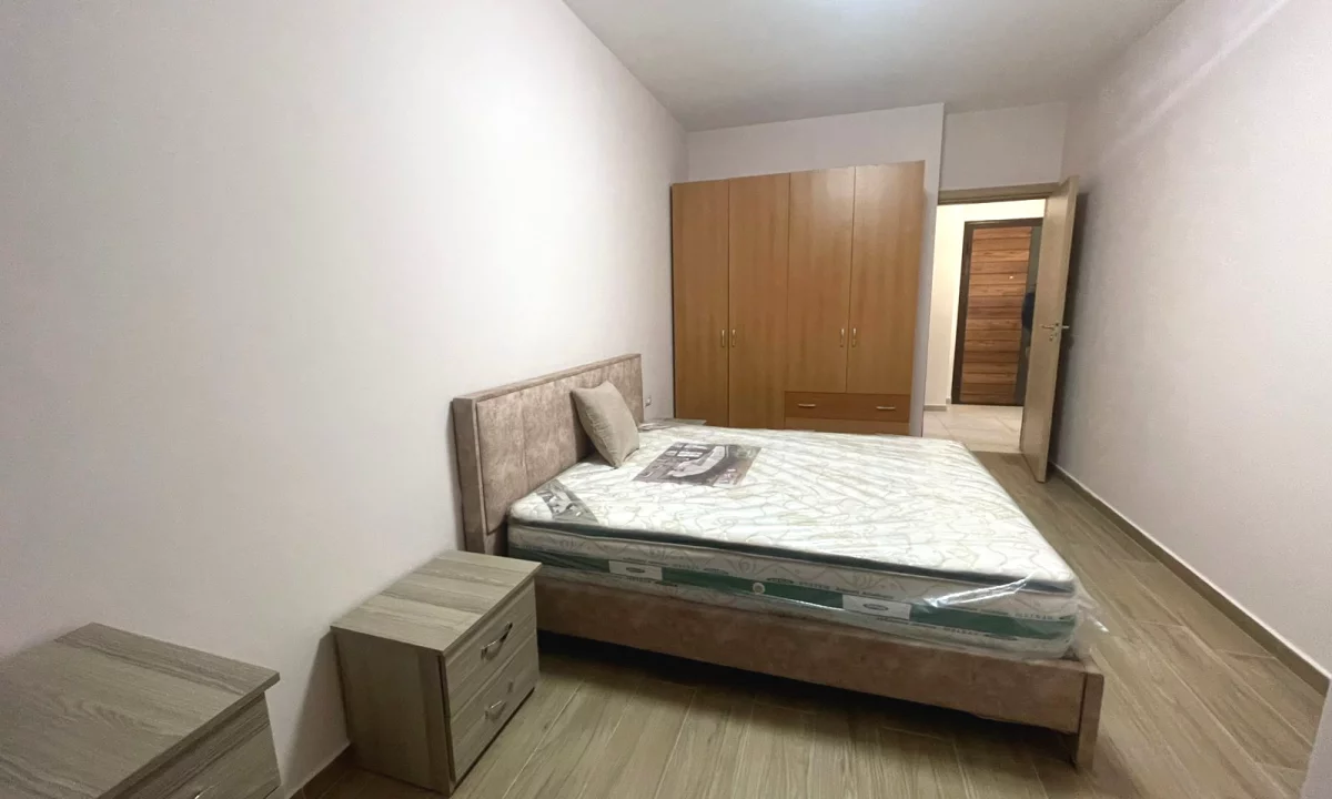 Shtepi ne shitje Apartament ne Tirane, 1+1, Mobilimi E mobiluar, Pagesa 95,000  Euro.