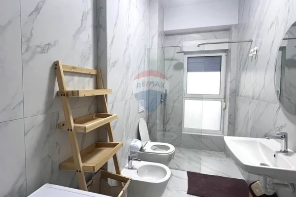 Shtepi me qera Apartament ne Tirane, 1+1, Mobilimi E mobiluar, Pagesa 450  Euro.
