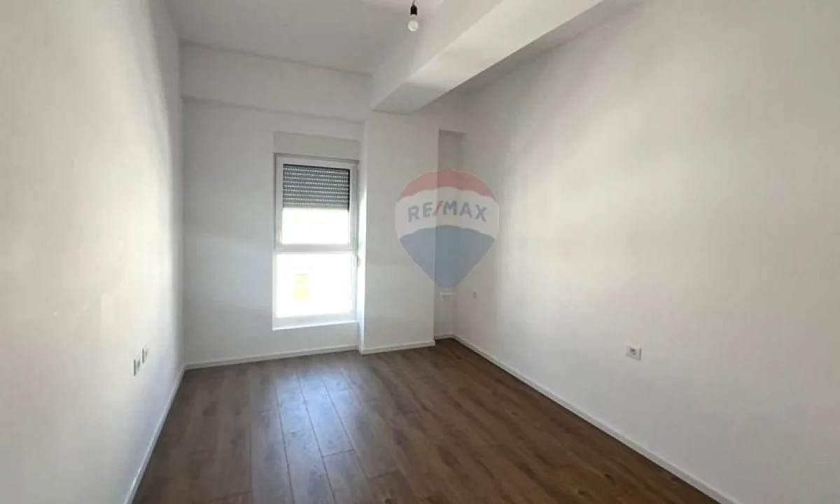Shtepi me qera Apartament ne Tirane, 1+1, Mobilimi Bosh, pa mobiluar, Pagesa 250  Euro.
