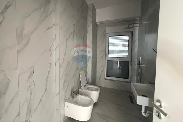 Shtepi me qera Apartament ne Tirane, 1+1, Mobilimi Bosh, pa mobiluar, Pagesa 250  Euro.