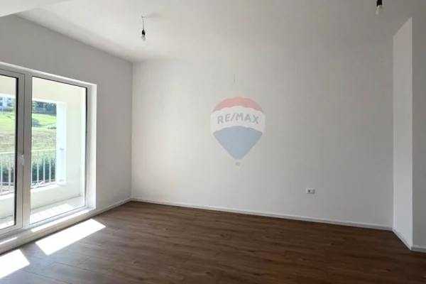 Shtepi me qera Apartament ne Tirane, 1+1, Mobilimi Bosh, pa mobiluar, Pagesa 250  Euro.