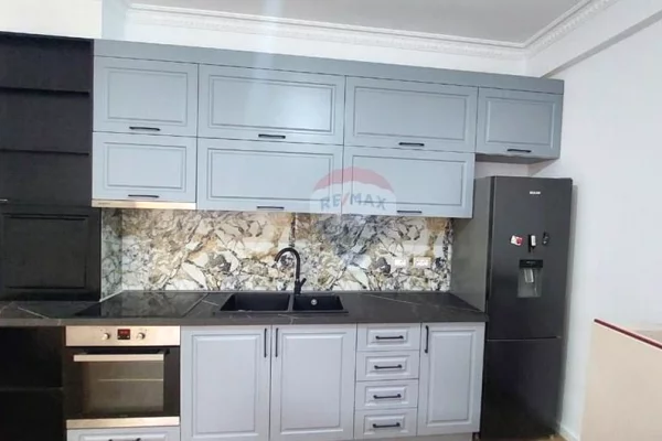 Shtepi ne shitje Apartament ne Tirane, 2+1, Mobilimi E mobiluar, Pagesa 190,000  Euro.