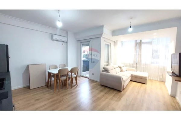 Shtepi ne shitje Apartament ne Tirane, 2+1, Mobilimi E mobiluar, Pagesa 190,000  Euro.