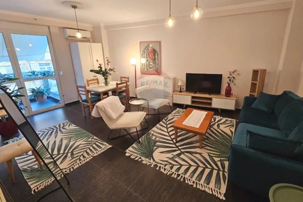 Shtepi ne shitje Apartament ne Tirane, 2+1, Mobilimi E mobiluar, Pagesa 250,000  Euro.