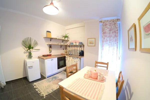 Shtepi ne shitje Apartament ne Tirane, 2+1, Mobilimi E mobiluar, Pagesa 250,000  Euro.