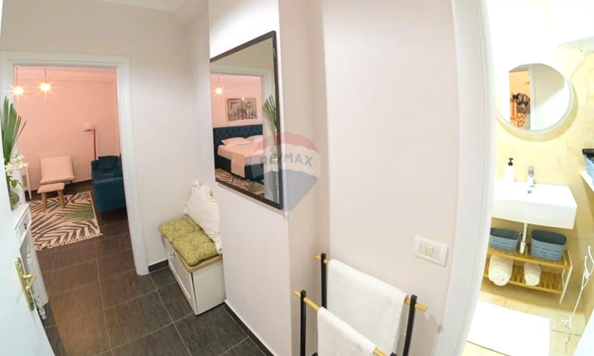 Shtepi ne shitje Apartament ne Tirane, 2+1, Mobilimi E mobiluar, Pagesa 250,000  Euro.