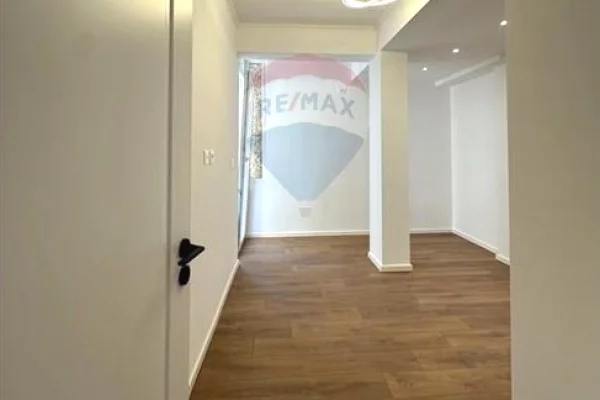 Shtepi ne shitje Apartament ne Tirane, 2+1, Mobilimi Bosh, pa mobiluar, Pagesa 118,000  Euro.