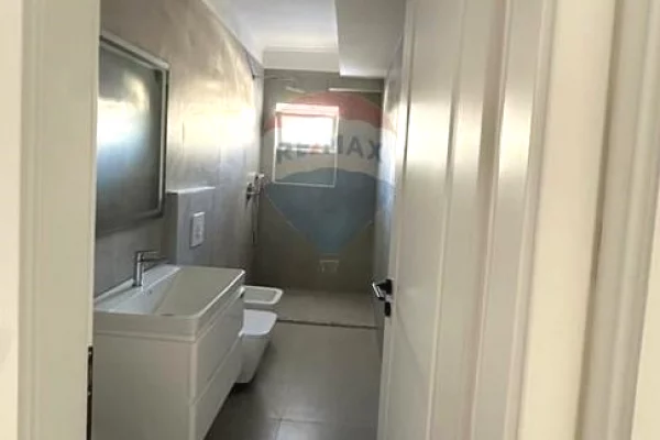 Shtepi ne shitje Apartament ne Tirane, 2+1, Mobilimi Bosh, pa mobiluar, Pagesa 118,000  Euro.