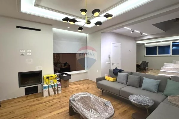 Shtepi me qera Vila Luksoze ne Tirane, 4+1, Mobilimi E mobiluar, Pagesa 4,000  Euro.