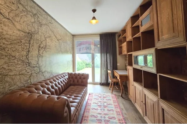 Shtepi me qera Vila Luksoze ne Tirane, 3+1, Mobilimi E mobiluar, Pagesa 2,500  Euro.