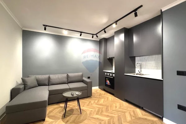 Appartamento in vendita a Tirana 1+1, Arredato