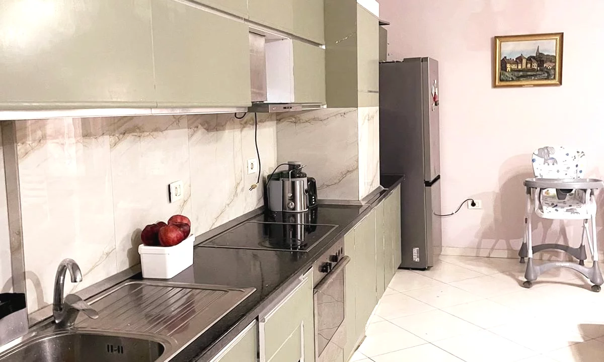 Shtepi me qera Apartament ne Tirane, 2+1, Mobilimi E mobiluar, Pagesa 450  Euro.