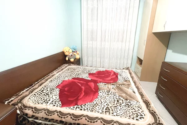 Shtepi me qera Apartament ne Tirane, 2+1, Mobilimi E mobiluar, Pagesa 450  Euro.