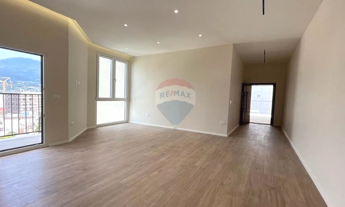 Shtepi ne shitje Apartament ne Tirane, 1+1, Mobilimi Bosh, pa mobiluar, Pagesa 87,500  Euro.