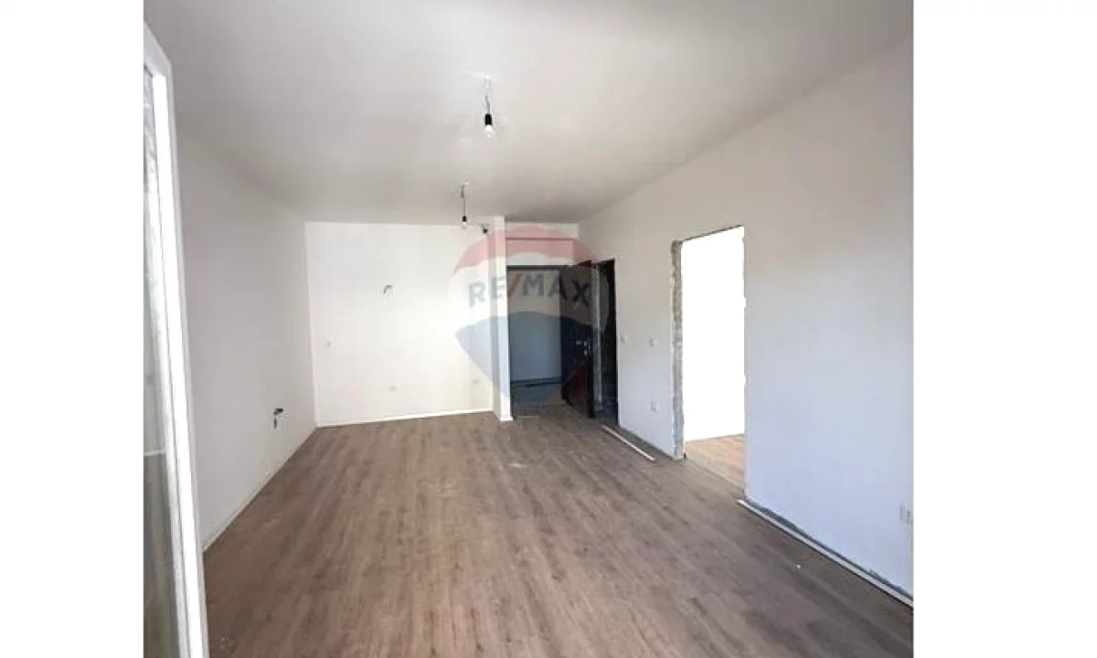 Shtepi ne shitje Apartament ne Tirane, 1+1, Mobilimi Bosh, pa mobiluar, Pagesa 140,420  Euro.