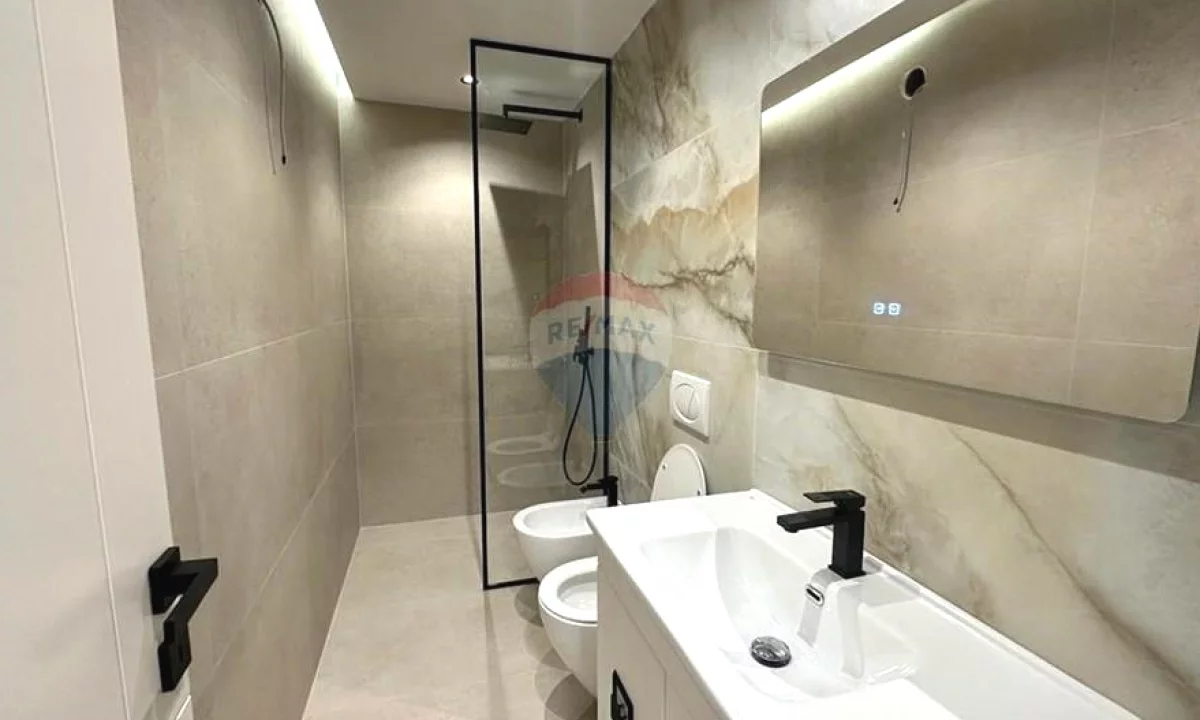 Appartamento in vendita a Tirana 1+1, Arredato