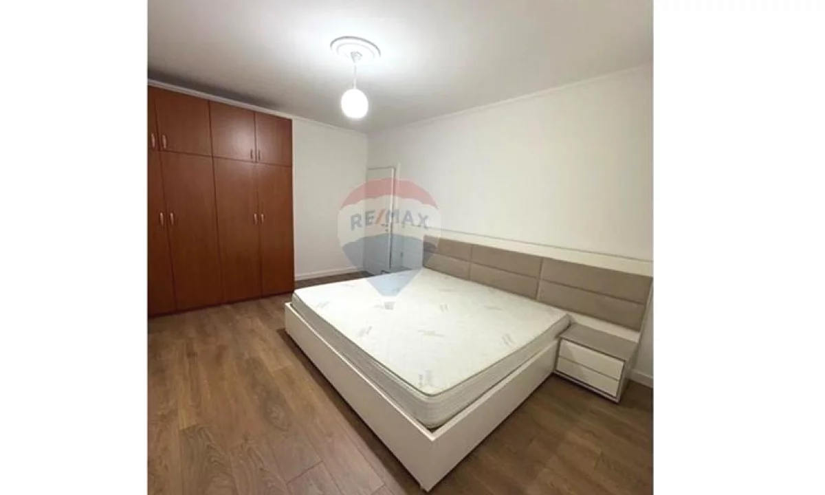 Appartamento in vendita a Tirana 2+1, Arredato