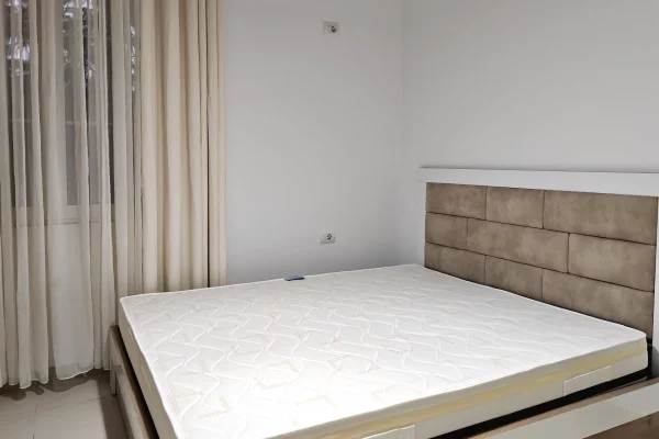 Shtepi me qera Apartament ne Tirane, 1+1, Mobilimi E mobiluar, Pagesa 40,000  Leke.