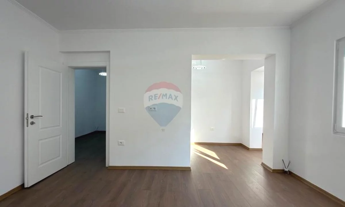 Shtepi ne shitje Apartament ne Tirane, 2+1, Mobilimi Bosh, pa mobiluar, Pagesa 145,000  Euro.