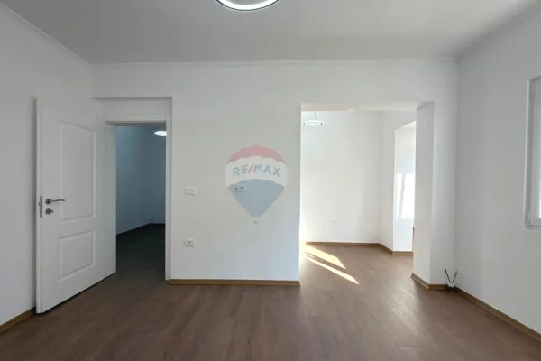 Shitet Apartament 2+1 - Xhamllik 