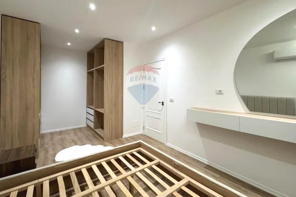 Appartamento in vendita a Tirana 1+1, Arredato