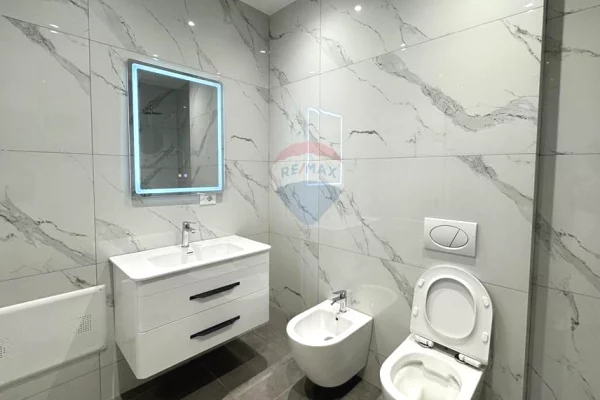 Appartamento in vendita a Tirana 1+1, Arredato