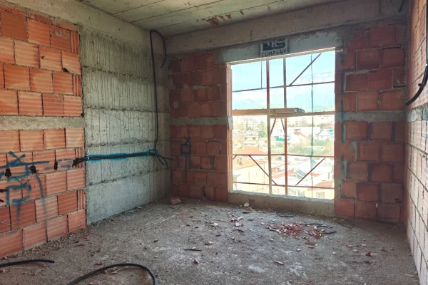 Shitet Apartament 2+1 – Porcelan, Rruga e Kokonozeve