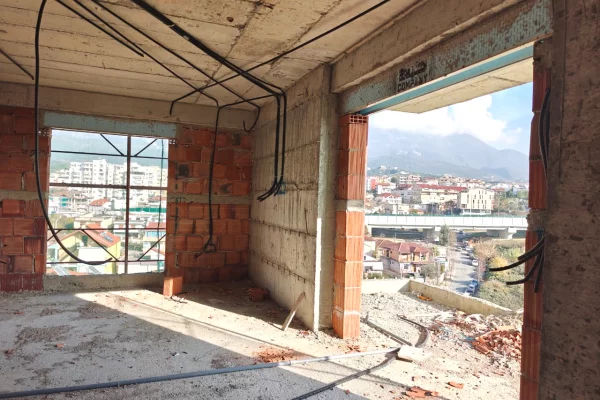 Shtepi ne shitje Apartament ne Tirane, 2+1, Mobilimi Bosh, pa mobiluar, Pagesa 162,000  Euro.