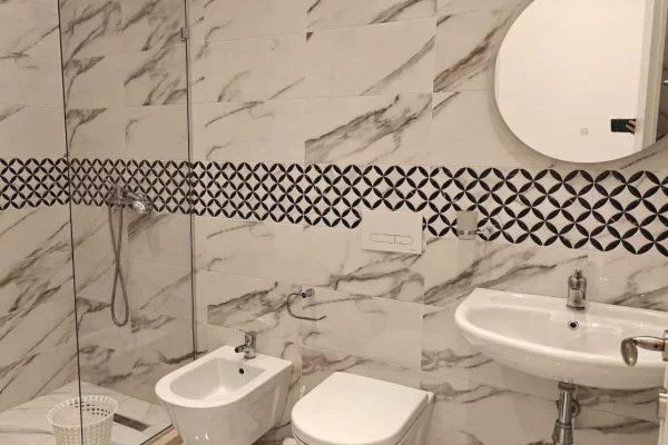 Shtepi me qera Apartament ne Tirane, 2+1, Mobilimi E mobiluar, Pagesa 650  Euro.