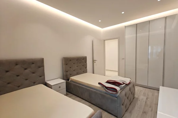 Shtepi me qera Apartament ne Tirane, 2+1, Mobilimi E mobiluar, Pagesa 650  Euro.