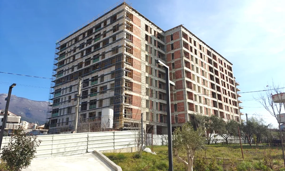 Shtepi ne shitje Apartament ne Tirane, 2+1, Mobilimi Bosh, pa mobiluar, Pagesa 162,000  Euro.