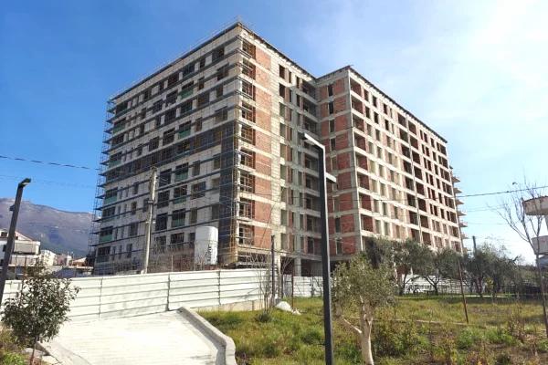 Shitet Apartament 2+1 ne Porcelan- Rruga e Kokonozeve