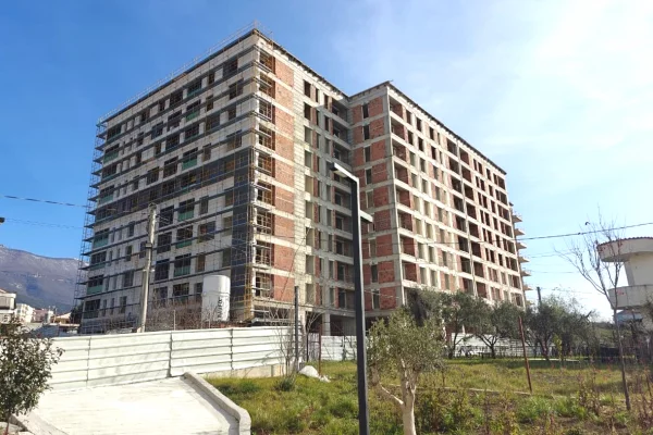 Shtepi ne shitje Apartament ne Tirane, 2+1, Mobilimi Bosh, pa mobiluar, Pagesa 162,000  Euro.