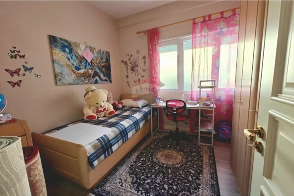 Shtepi ne shitje Apartament ne Tirane, 3+1, Mobilimi E mobiluar, Pagesa 232,000  Euro.