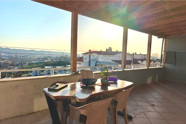 Shtepi ne shitje Apartament ne Tirane, 3+1, Mobilimi E mobiluar, Pagesa 232,000  Euro.