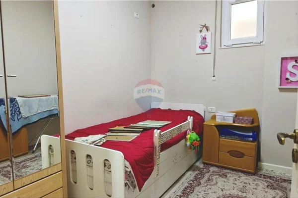 Shtepi ne shitje Apartament ne Tirane, 3+1, Mobilimi E mobiluar, Pagesa 232,000  Euro.
