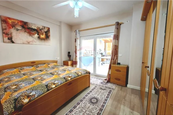 Shtepi ne shitje Apartament ne Tirane, 3+1, Mobilimi E mobiluar, Pagesa 232,000  Euro.