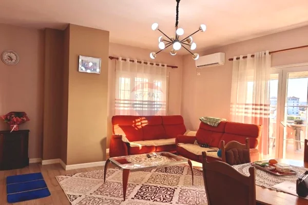 Shtepi ne shitje Apartament ne Tirane, 3+1, Mobilimi E mobiluar, Pagesa 232,000  Euro.