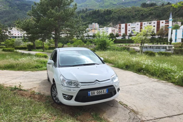 Auto in Vendita a Tirana - 2,950 Euro