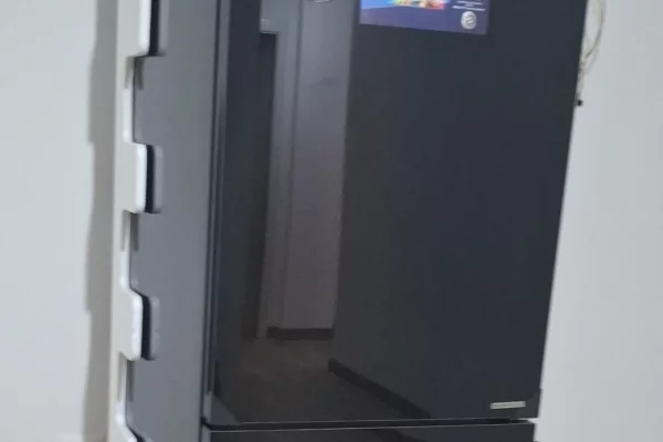 Mobilje dhe Elektroshtepiake ne Tirane - 850,000 Leke