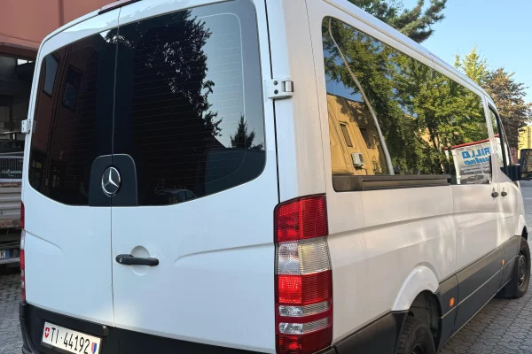 Auto in Vendita a Durazzo, Mercedes-Benz, 2010 Diesel,Kambio Manual Pagamento 15,000  Euro.