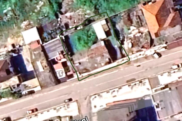 Truall ose Toke ne Kavaje - 100,000 Euro